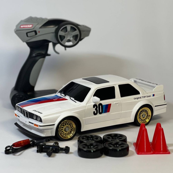 Дріфт-машина BMW E30 RC Дріфт-кар 1:16 30 км/год 4WD з повним приводом + змінні шини