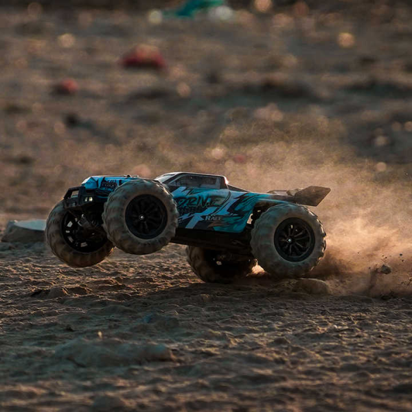 Машинка на радиоуправлении ZLL SG116 MAX 1:16 4WD до 80 км/ч, дрифт RC автомобиль, радиоуправляемая машинка с полным приводом, LED подсветкой, 2.4GHz, 2 комплектами колес