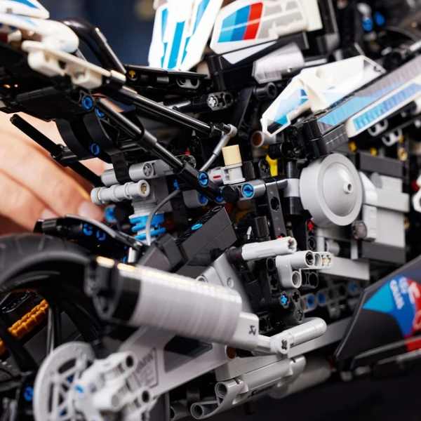 Конструктор Technic BMW M 1000RR 1920 деталей у стилі LEGO, спортивний мотоцикл 1:5, великий колекційний набір